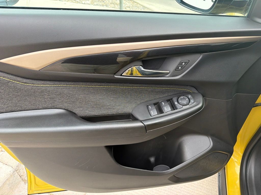 Main image 7