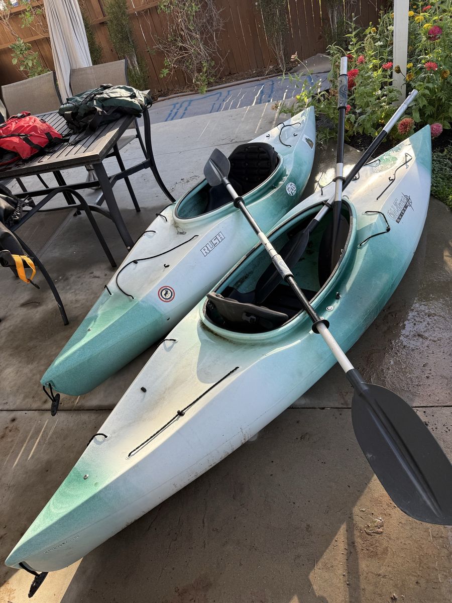 Complete Old Town Kayak Package – 2 Kayaks + Thule Racks + Life Jackets
