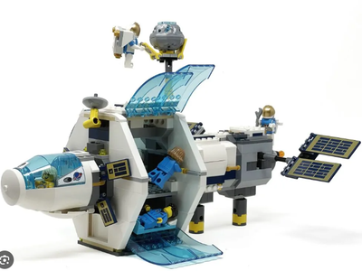 Lunar Space Station: Lego