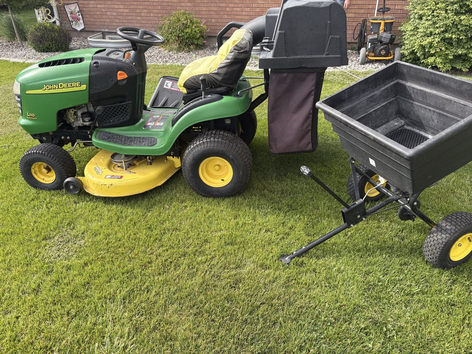 John deere L110 with bagger and spreader