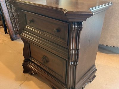 Ornate Dark Wood 2-Drawer Nightstand / End Table - Traditional Style Bedroom Furniture