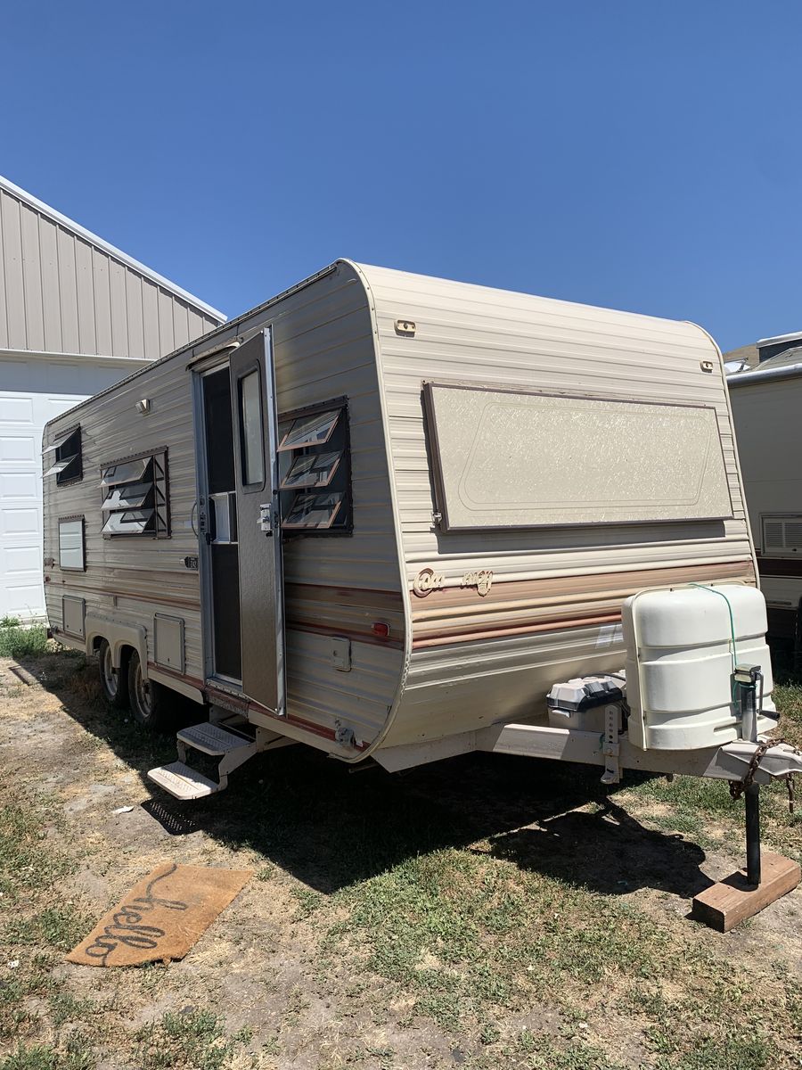 24 foot camp trailer sleeps six