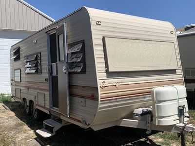 24 foot camp trailer sleeps six