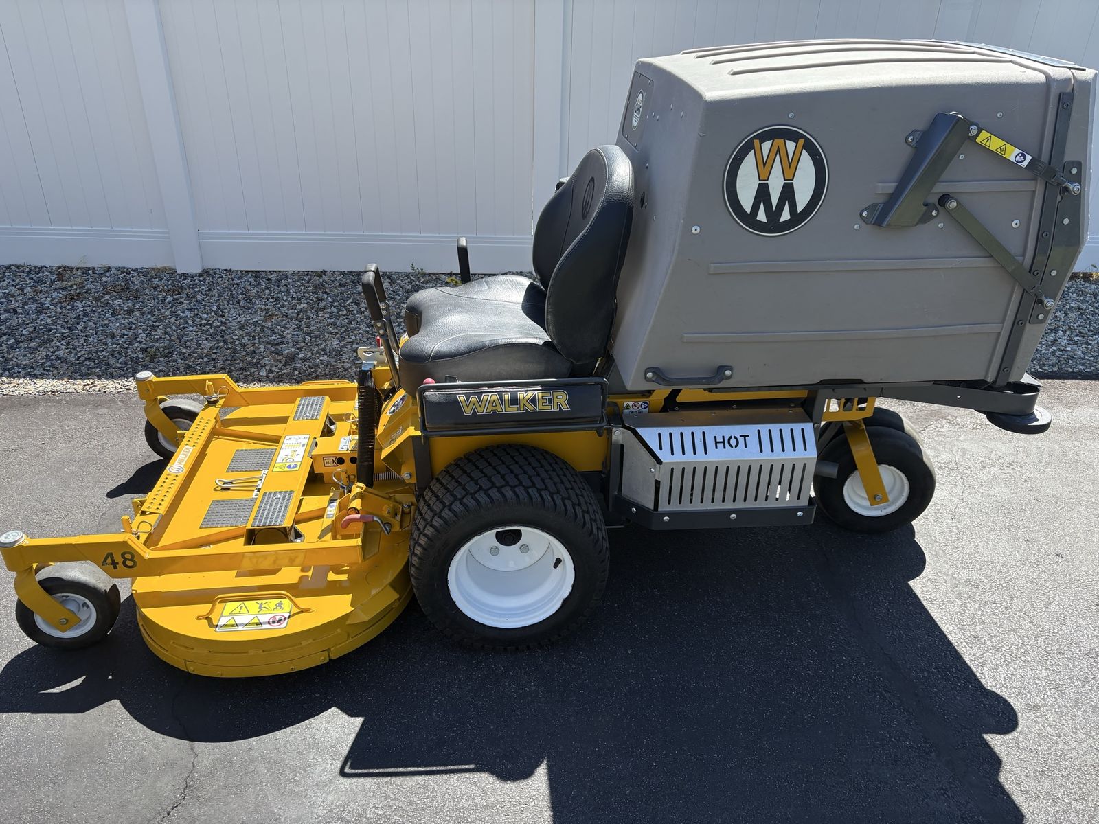 Walker T27i Zero Turn Mower - 23 HP Kohler Engine, 48" Deck, GHS Collection System - Excellent Condition