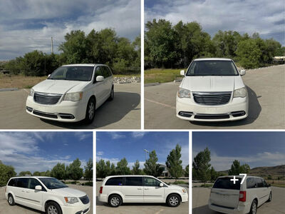 2011 CHRYSLER TOWN AND COUNTRY Touring