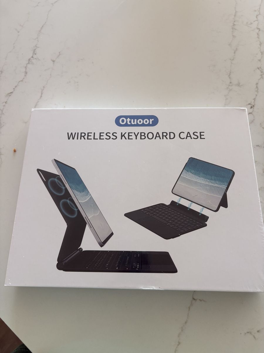 White Wireless Keyboard Case for iPad Pro 13”