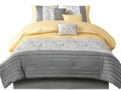 $75 obo 7 piece Queen size comforter set Madison Park Belle