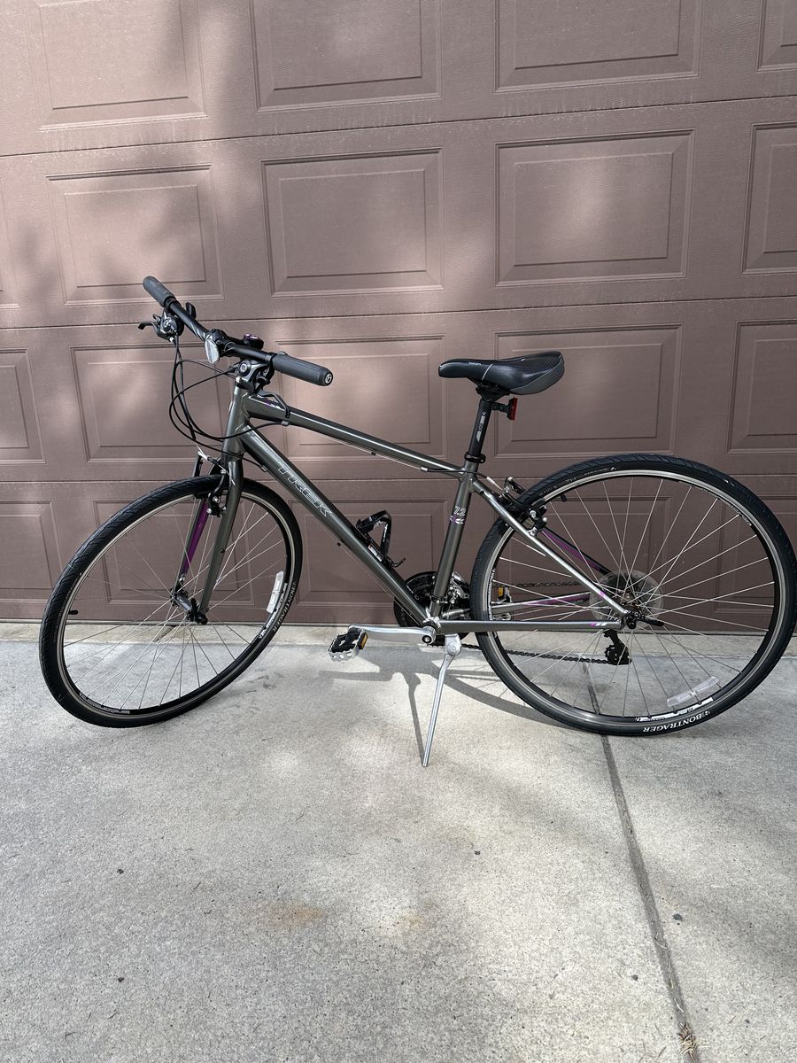 TREK WSD 7.2 Hybrid Women's Bike