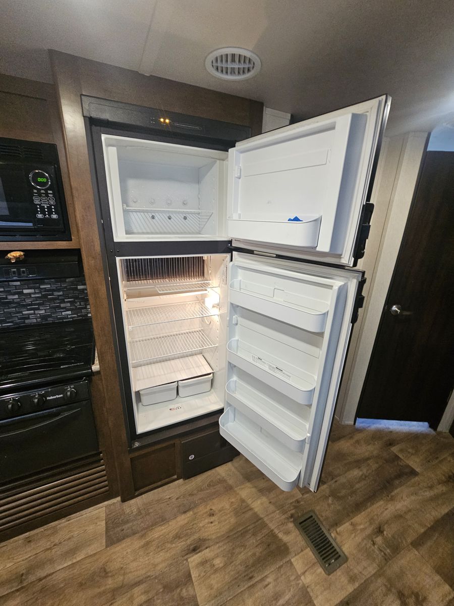 Main image 12