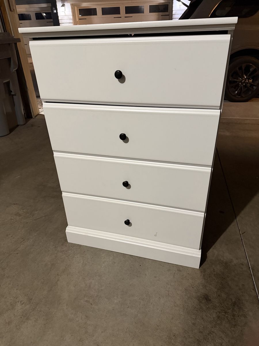 White 4-Drawer Dresser with Black Knobs - Versatile Storage for Bedroom or Closet