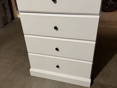 White 4-Drawer Dresser with Black Knobs - Versatile Storage for Bedroom or Closet