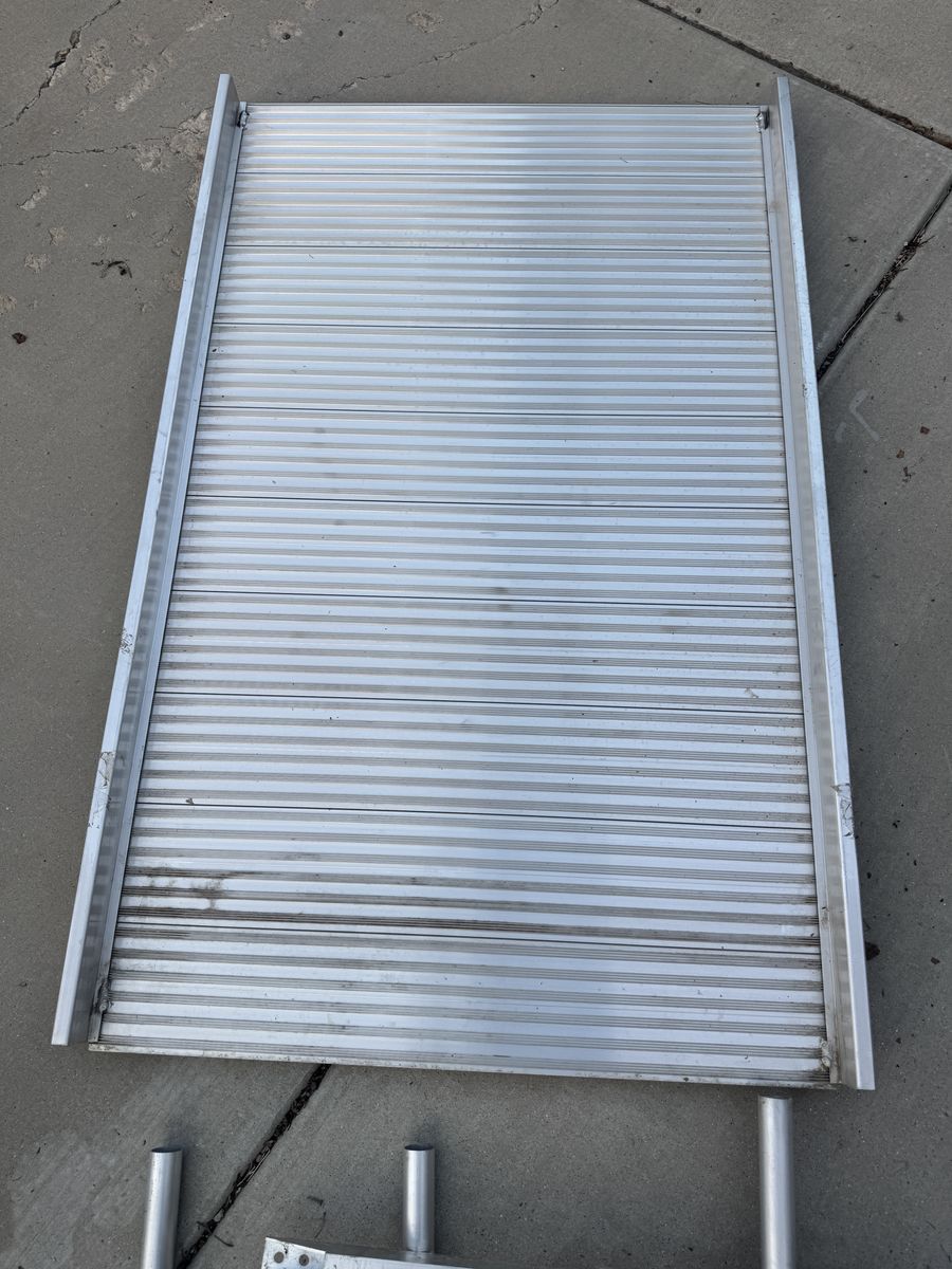  Aluminum Wheelchair Ramp with Handrails 5 ' L x 3' W