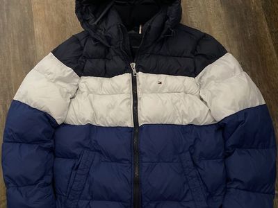 Tommy Hilfiger Men's Classic Hooded Colorblock Puffer Jacket