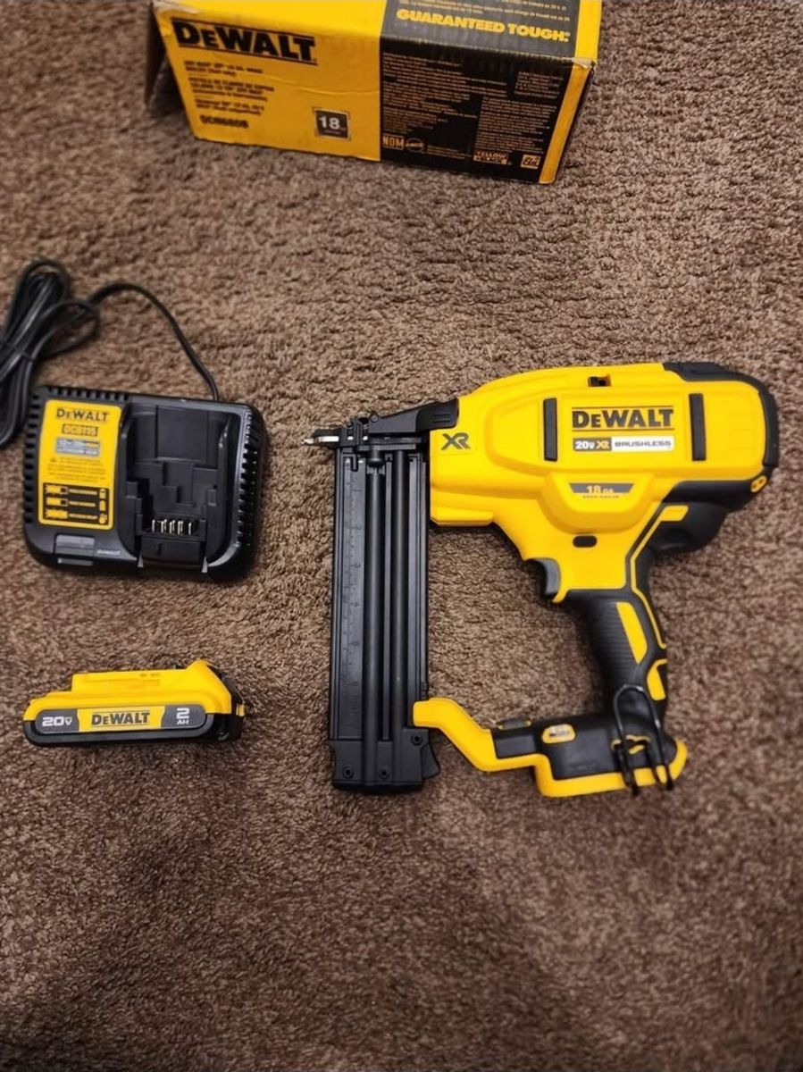 New Dewalt 20V MAX XR 18-Gauge Brad Nailer Kit