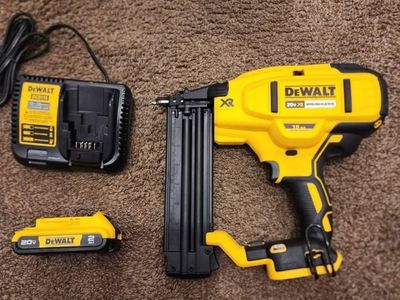 New Dewalt 20V MAX XR 18-Gauge Brad Nailer Kit