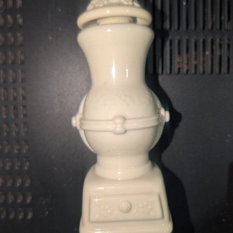 Avon White Ceramic Figurine / Collectible Decor
