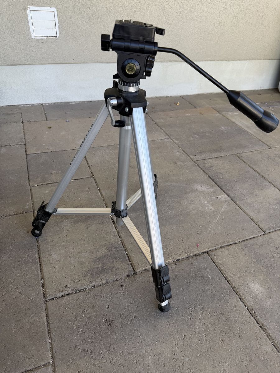 Hollywood Fluid Head Tripod - Sturdy Aluminum, Smooth Panning for Cameras