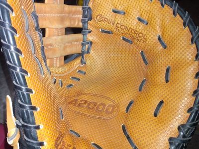 Wilson A2000 first baseman's mitt