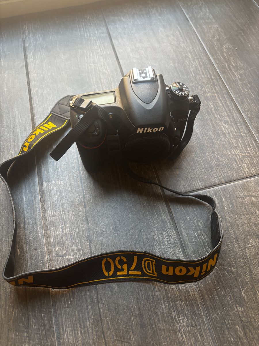 Nikon D750 FX-format Digital SLR Camera Body