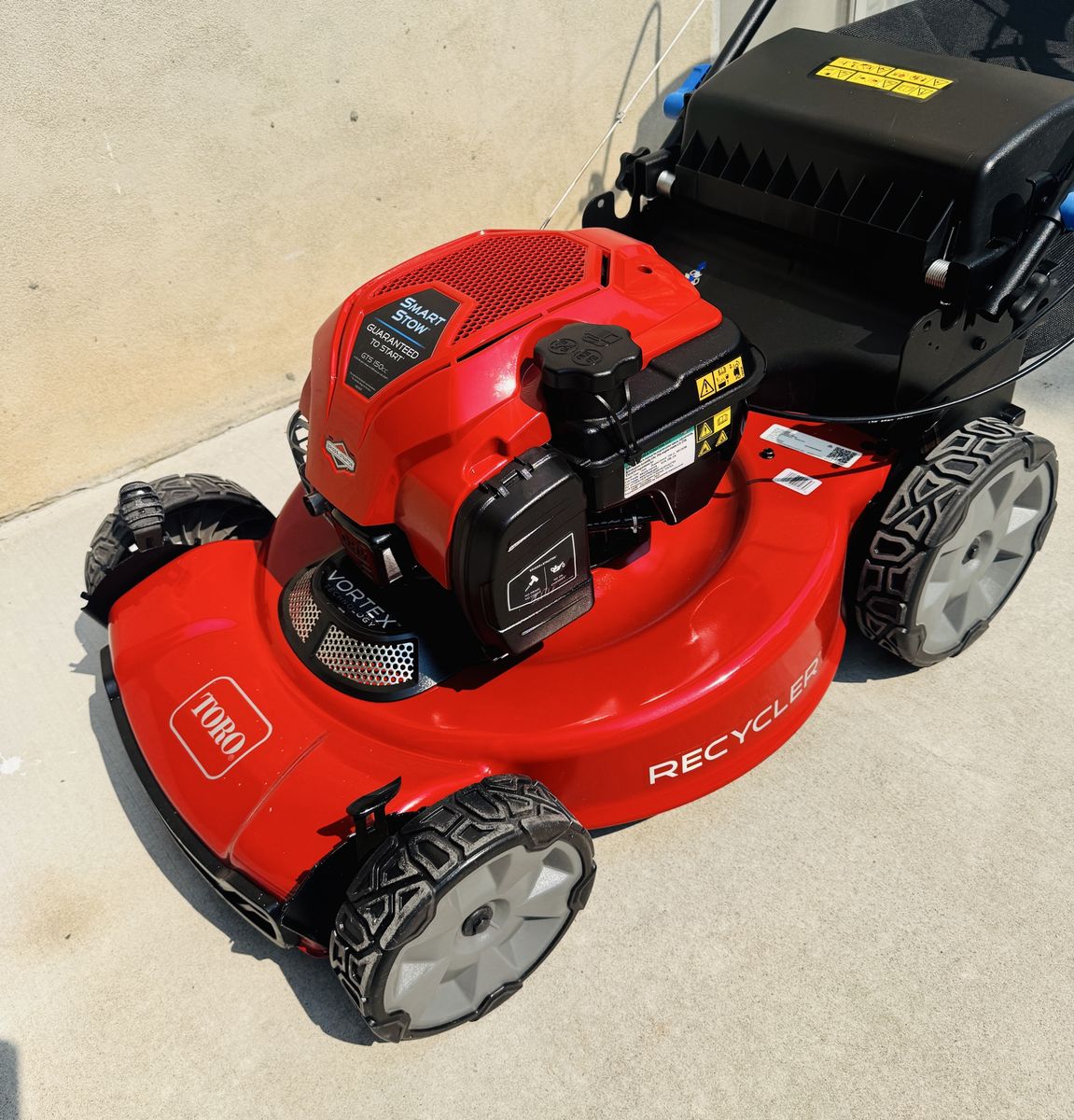 Toro SmartStow 22 in. 150 cc Gas Self-Propelled Lawn Mower(MINT CONDITION)