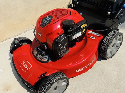 Toro SmartStow 22 in. 150 cc Gas Self-Propelled Lawn Mower(MINT CONDITION)