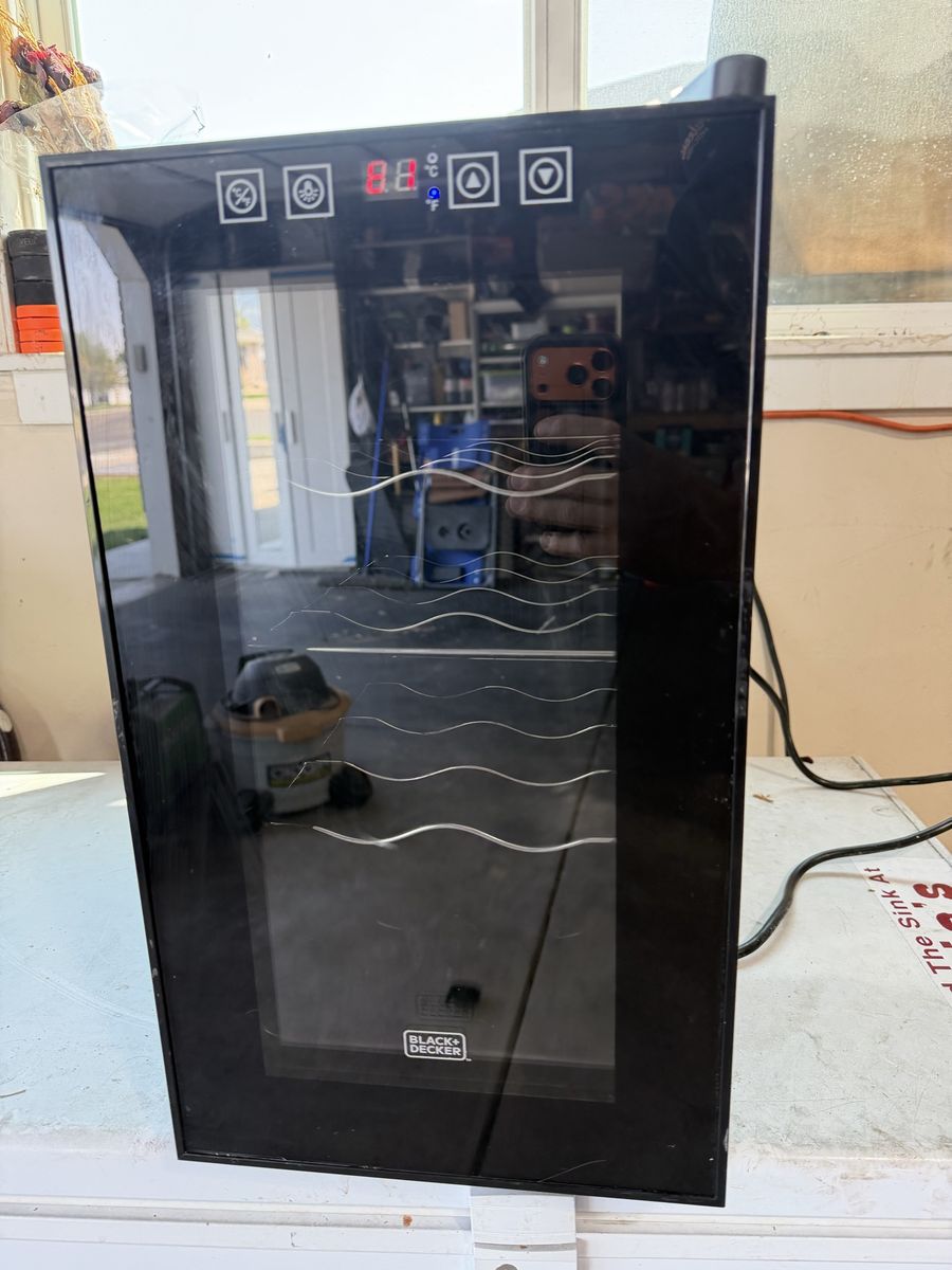 BLACK+DECKER  Wine Cooler Refrigerator Black Glass Door