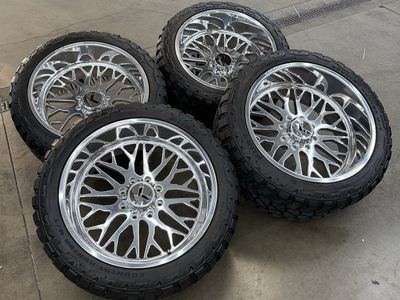 LIKE NEW 24x12 kg1 forged “bucklers”/ 35x13.50r24 fury m/t 8x180