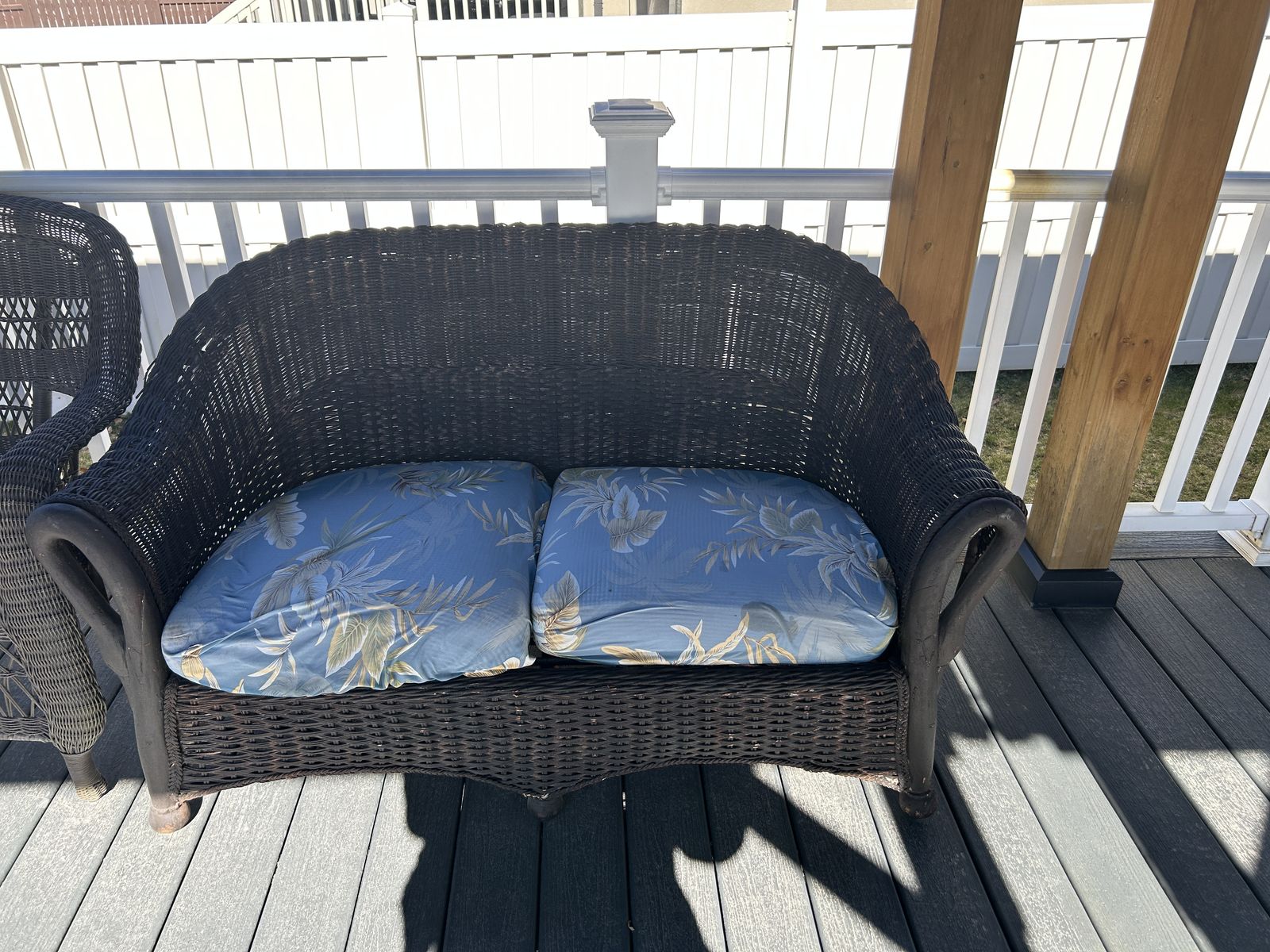 Patio Rattan Loveseat w/cushions