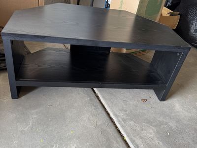 TV STAND/TABLE