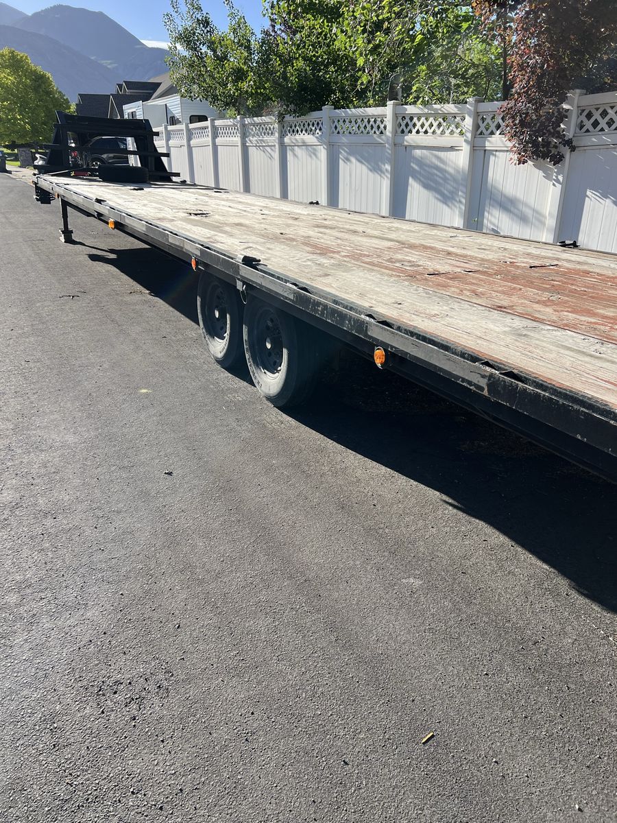 2022 40’ Gooseneck Trailer