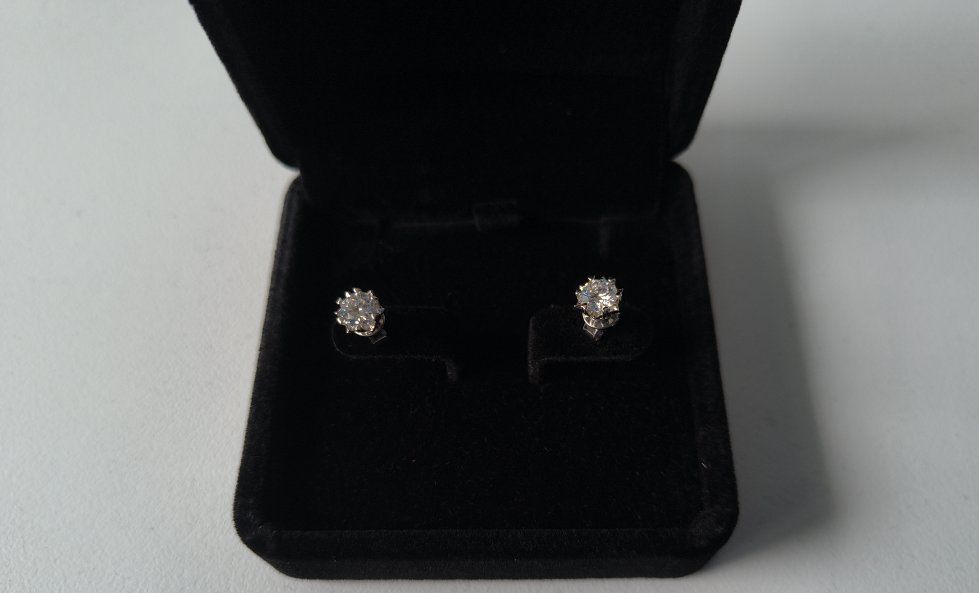 1ctw D-Color VVS1 Moissanite Stud Earrings – 925 Sterling Silver (GRA Certified)