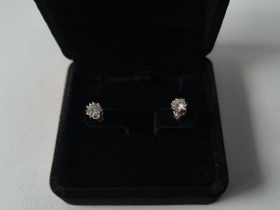 1ctw D-Color VVS1 Moissanite Stud Earrings – 925 Sterling Silver (GRA Certified)