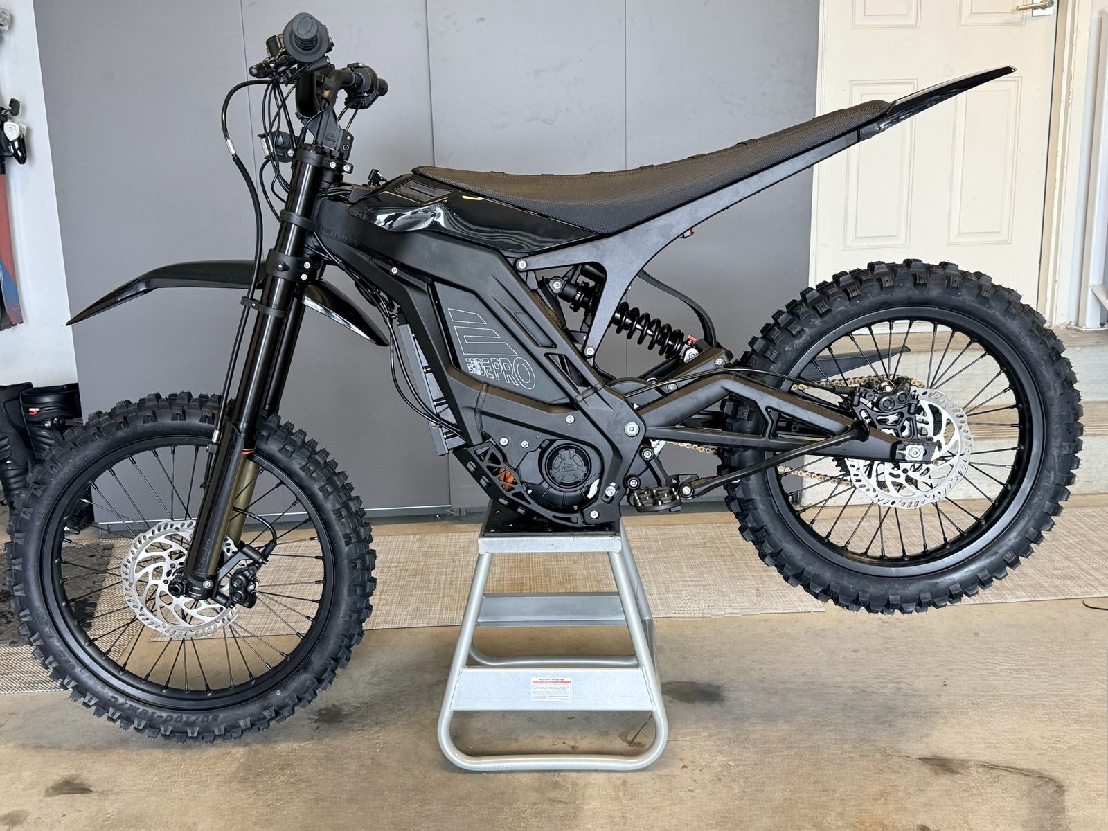 2026 E Ride Pro SR -25 kW 18/19 Wheels + Long Seat