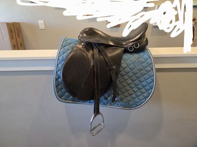 17 inch English saddle and pad