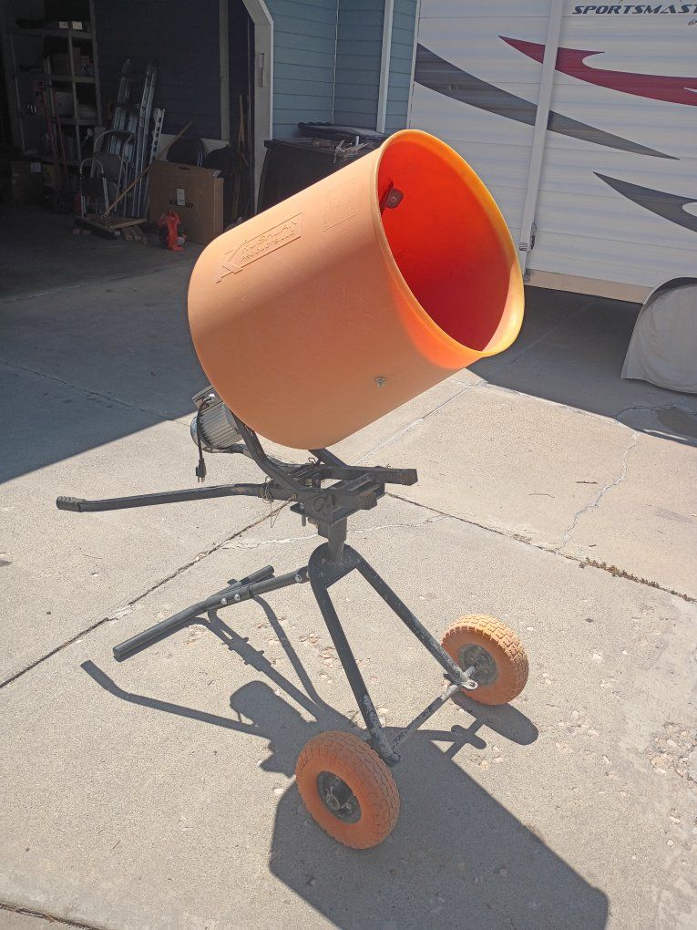 Electric concrete mixer.