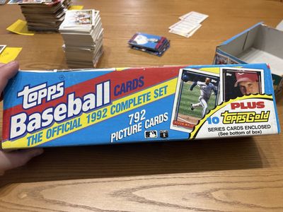 Topps 1992 Baseball Cards The Official Complete Set - 792 Picture Cards + 10 Topps Gold