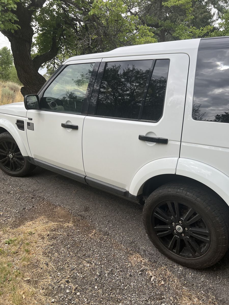 2011 Land Rover LR4 Base