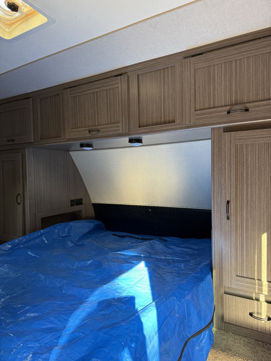 Main image 10