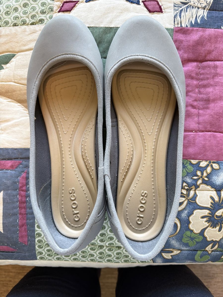 Crocs Women's Gray Ballet Flats - Size 9 - Comfortable & Versatile
