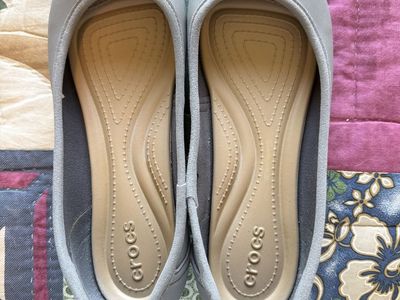 Crocs Women's Gray Ballet Flats - Size 9 - Comfortable & Versatile