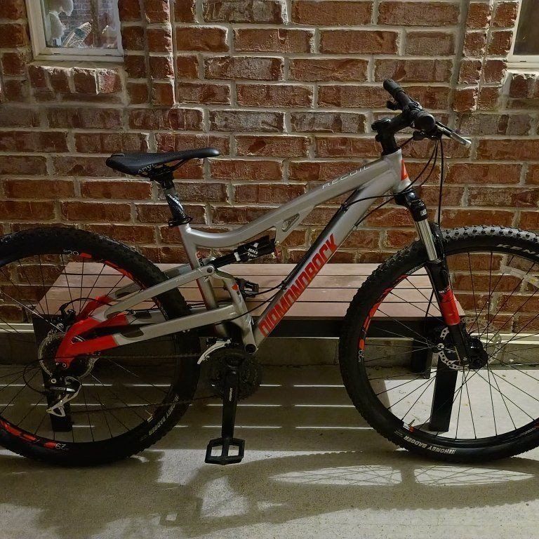 Diamondback Recoil 29 Full Suspension Mountain Bike Medium Silver 29-Inch Wheels in great condition  asking $300