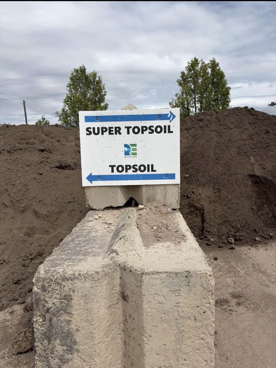 Topsoil / mulch topsoil blend 2 cubit yards delivered