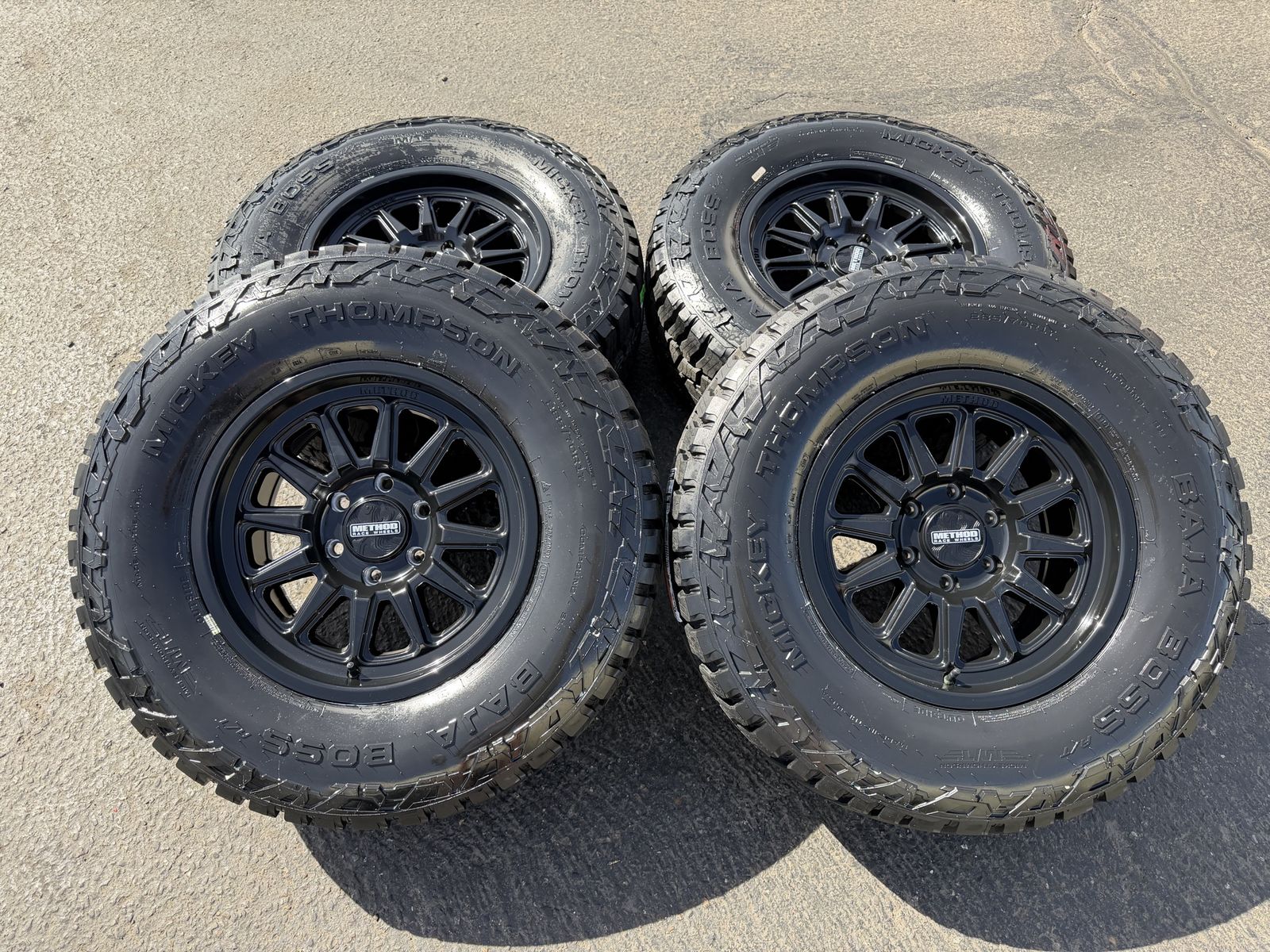 New Method MR323 285/70r17 Mickey Thompson 6x135 6