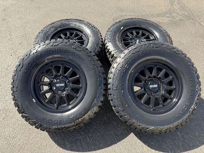 New Method MR323 285/70r17 Mickey Thompson 6x135 6