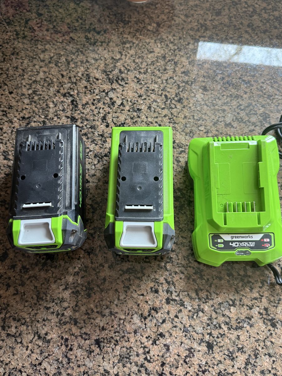GreenWorks Mower 40volt 2 Batteries