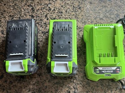 GreenWorks Mower 40volt 2 Batteries