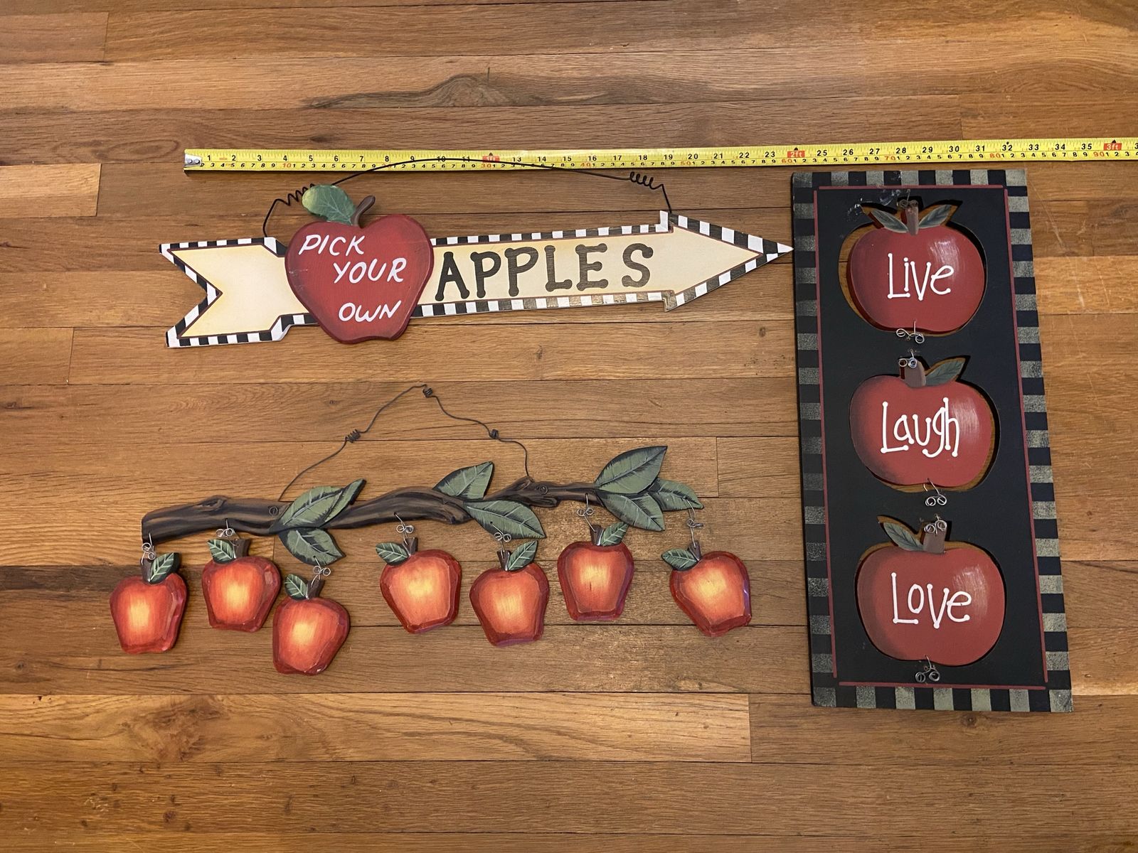 Apple Themed Kitchen Wall Decor