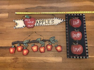 Apple Themed Kitchen Wall Decor