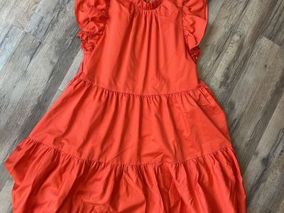 Women’s Bright ruffle dress with pockets