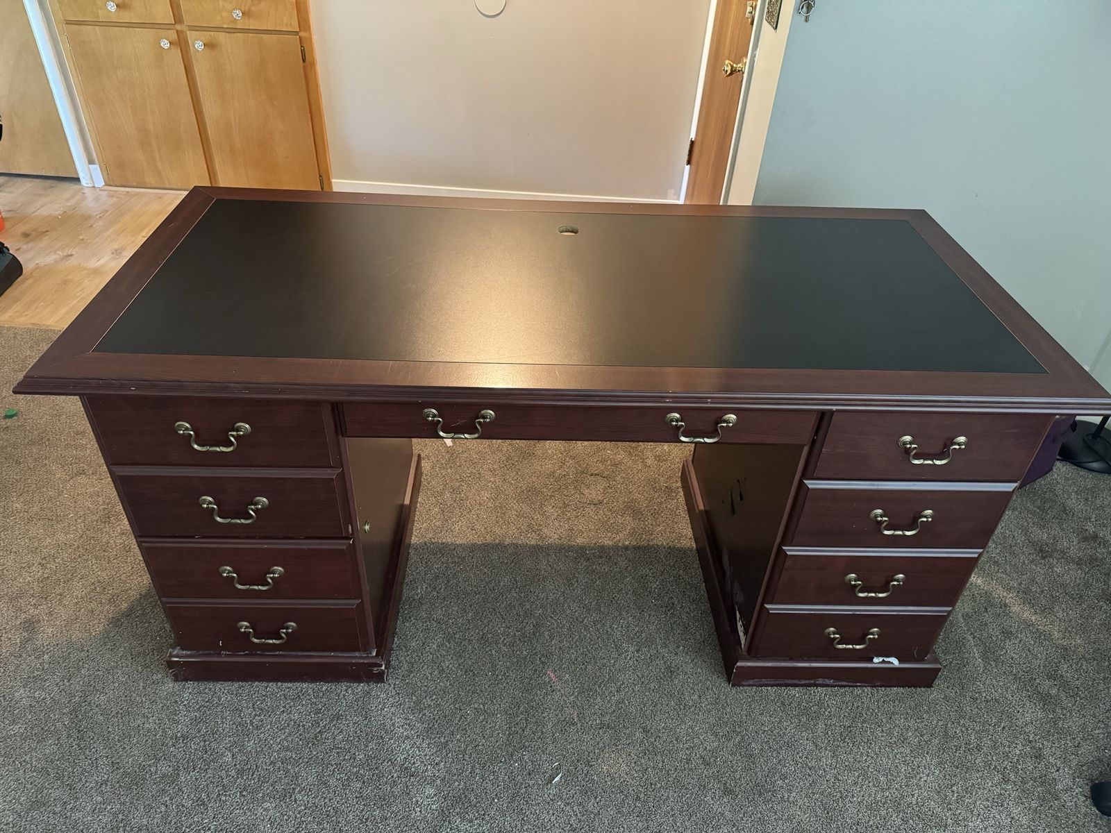 Desk in good condition